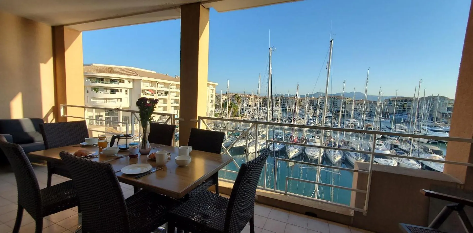 Residence Cap Hermes, Incroyable Vue Sur Le Port, contacts